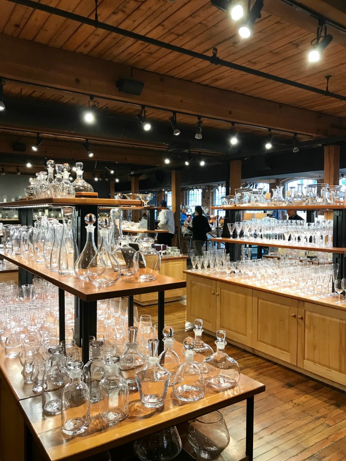 Simon Pearce Flagship Store, Restaurant + Glassblowing in