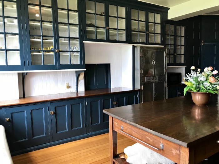 Navy Blue Kitchen Cabinets Butlers Pantry One Hundred Dollars A