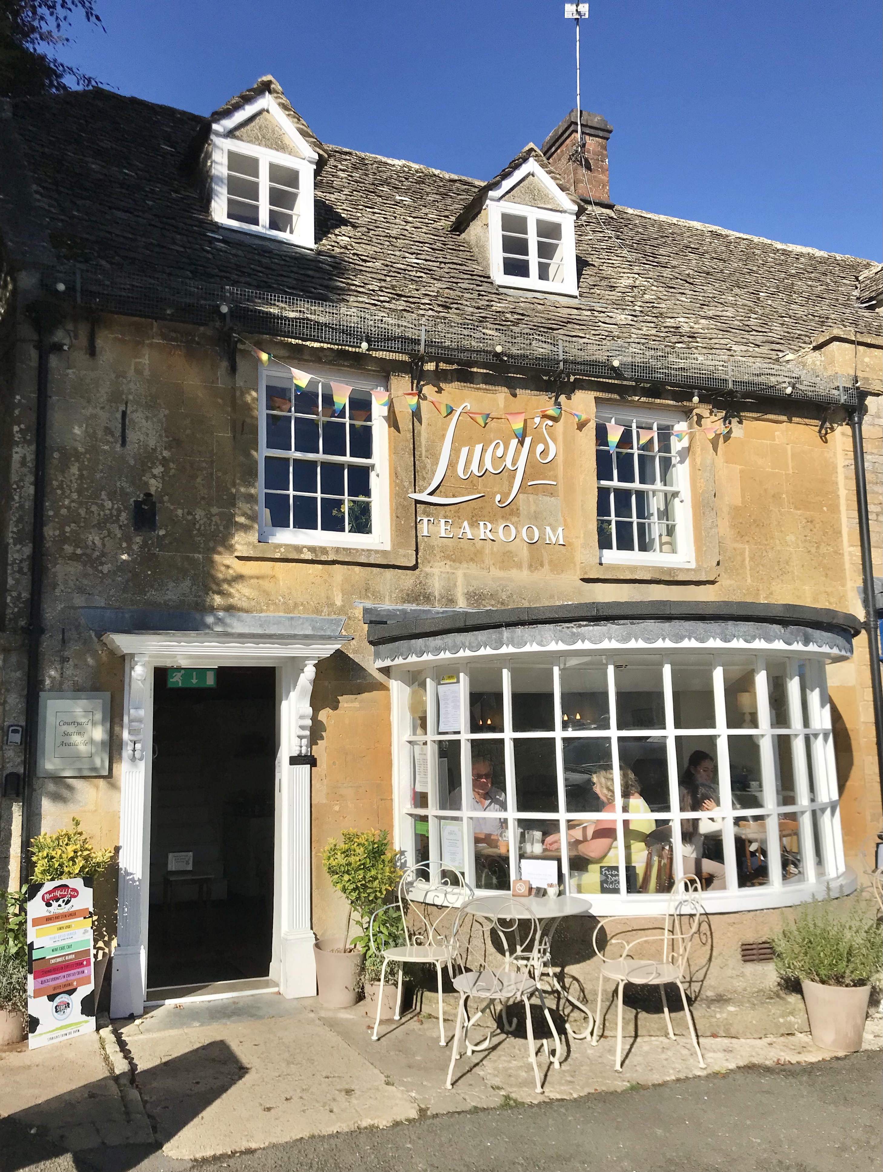 Lucy's Tearoom - Stow-on-the-Wold - One Hundred Dollars A Month